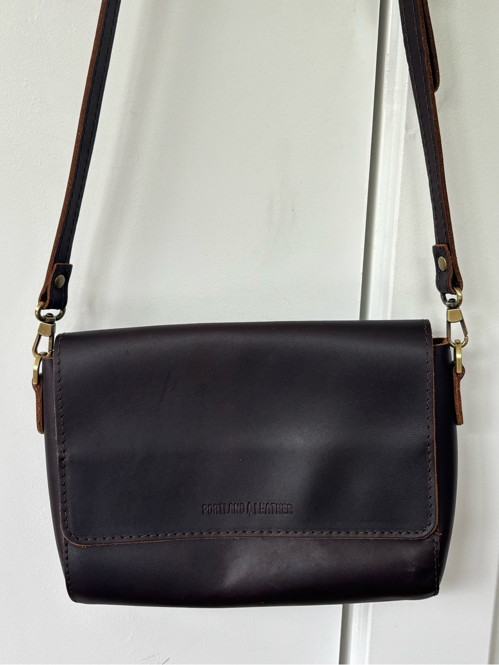 Portland Leather Company Metro Crossbody coldbrew with gold hardware Medium - Picture 2 of 8
